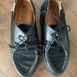 Pikilinos wallabee/moccassin-style shoe - black -size 6